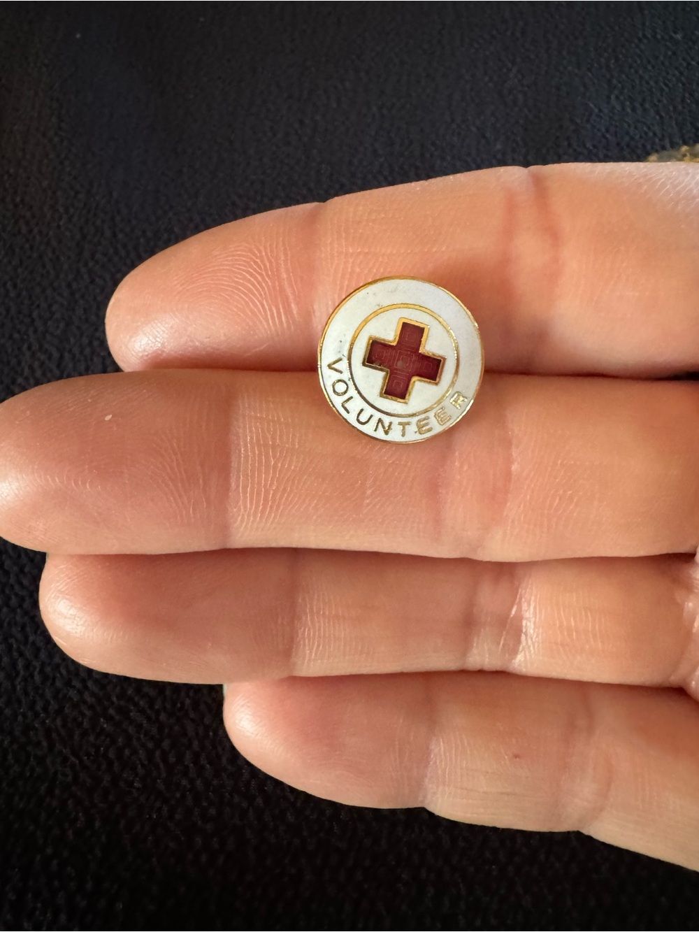 Vintage Red Cross Volunteer Enamel Lapel Pin - Picture 3 of 3